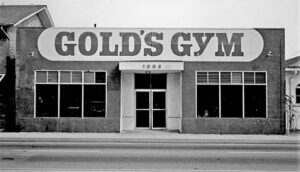 Первое здание Gold's Gym